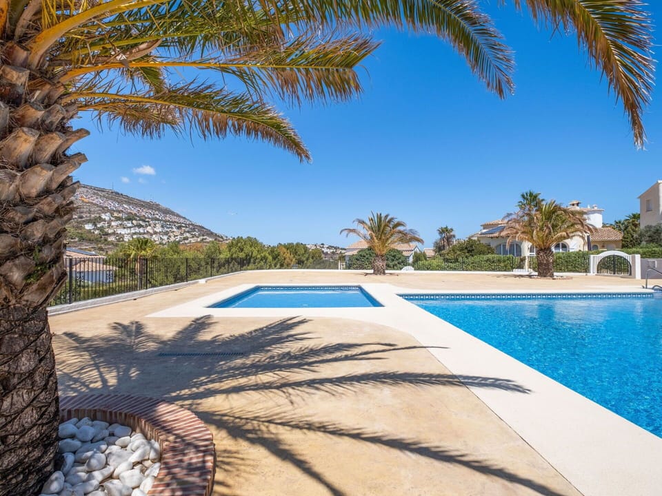 Water, Sky, Plant, Building, Daytime, Property, Tree, Azure, Body Of Water, Swimming Pool