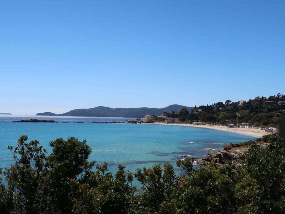Water, Sky, Water Resources, Azure, Mountain, Tree, Plant, Natural Landscape, Coastal And Oceanic Landforms, Highland
