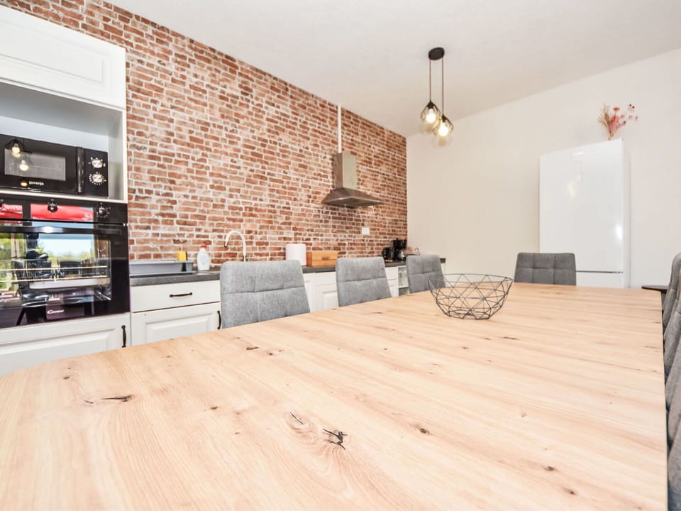 Brown, Wood, Interior Design, Flooring, Floor, Comfort, Cabinetry, Laminate Flooring, Building, Wood Stain