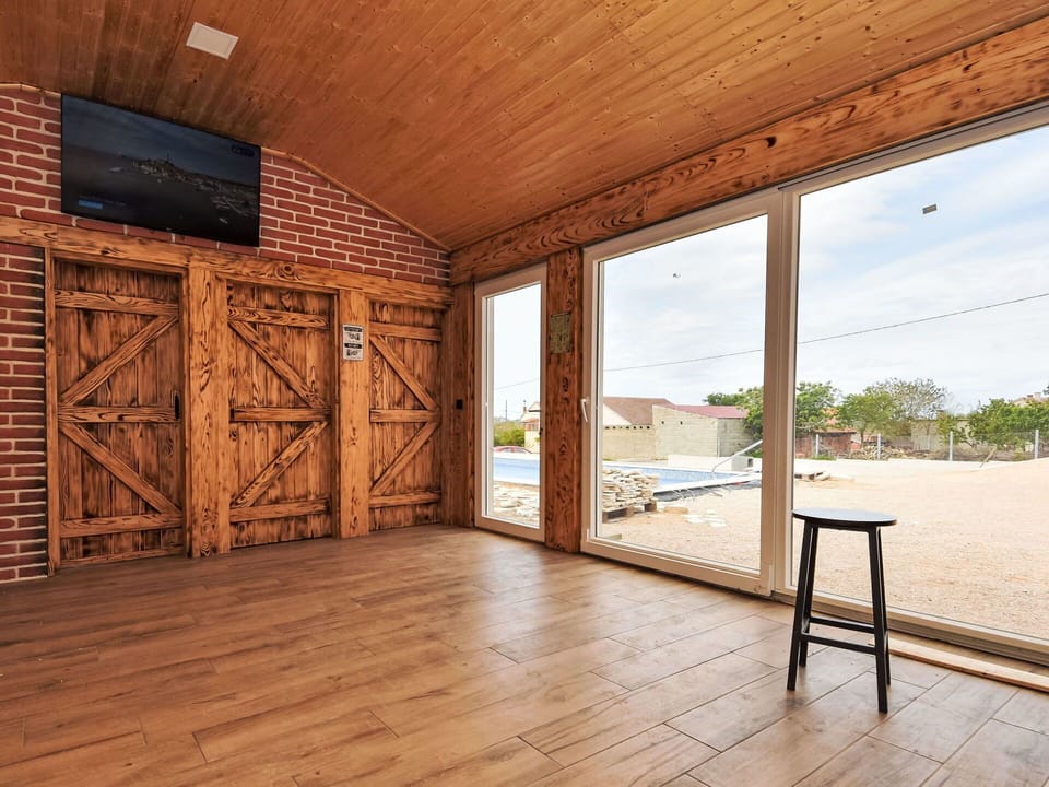 Property, Building, Wood, Lighting, Tree, Architecture, Interior Design, Floor, Sky, Flooring