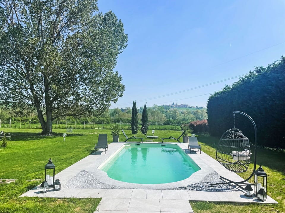 Water, Sky, Plant, Swimming Pool, Vegetation, Tree, Urban Design, Grass, Leisure, Landscape