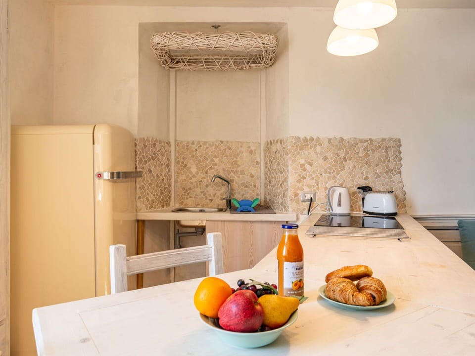 Food, Table, Tableware, Property, Bottle, Interior Design, Wood, Orange, Countertop