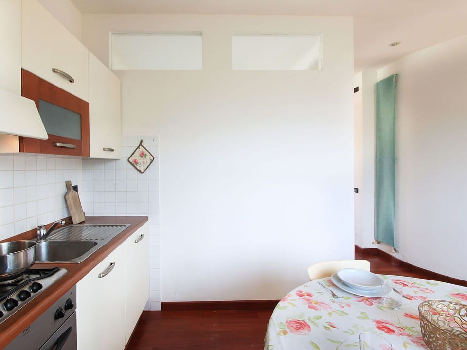 Cabinetry, Property, Furniture, Building, Wood, Countertop, Interior Design, Flooring, Floor, Drawer