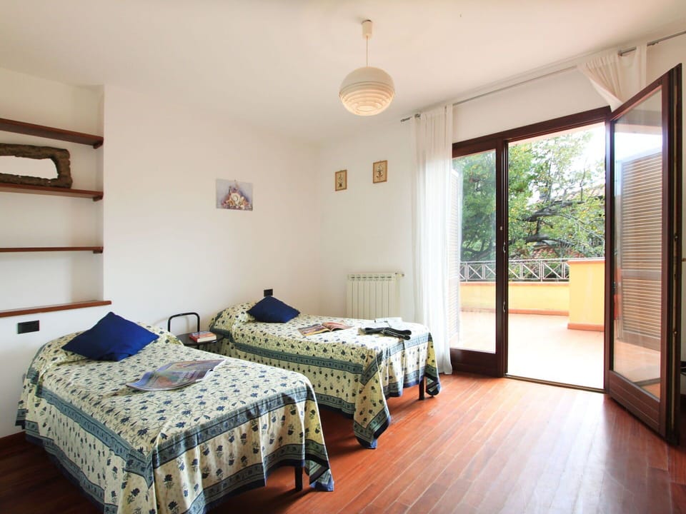 Furniture, Property, Comfort, Building, Wood, Window, Interior Design, Flooring, Floor, Bed Frame