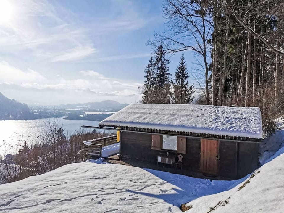 Sky, Cloud, Snow, Building, Plant, Water, Slope, Tree, House, Wood