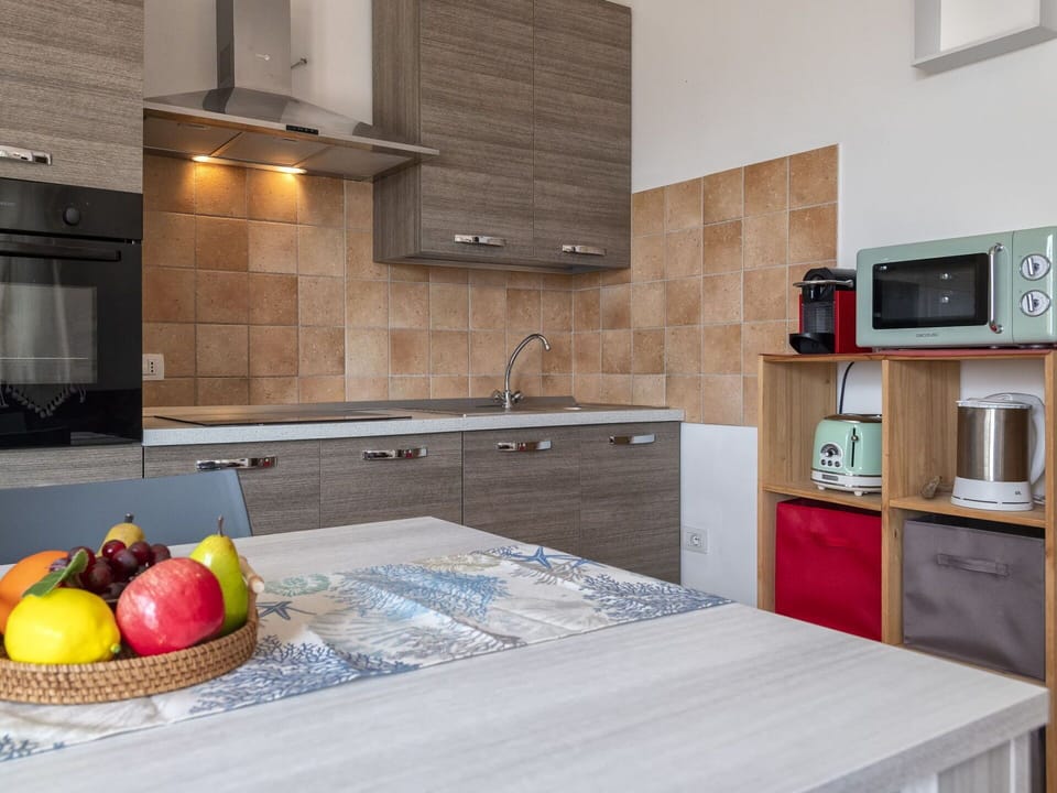 Cabinetry, Property, Furniture, Building, Countertop, Wood, Plumbing Fixture, Kitchen, Tap, Lighting