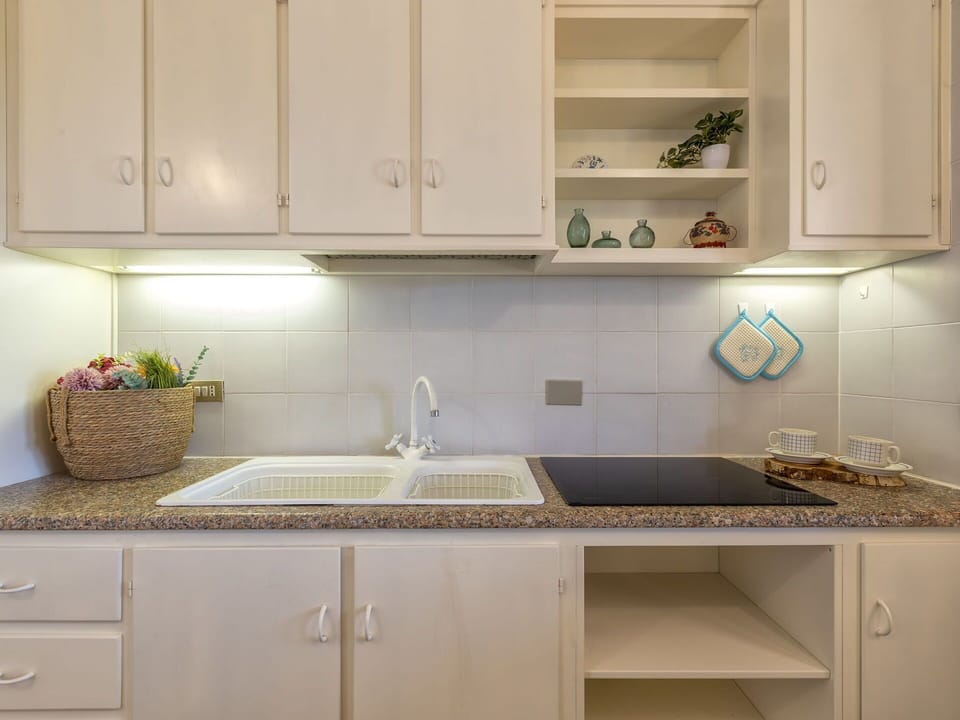 Countertop, Cabinetry, Property, Kitchen Sink, White, Sink, Kitchen, Tap, Wood, Kitchen Stove