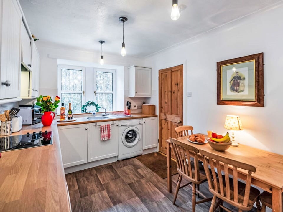 Property, Water, Sky, Interior Design, Building, Swimming Pool, Leisure, Shade, Tree, Condominium