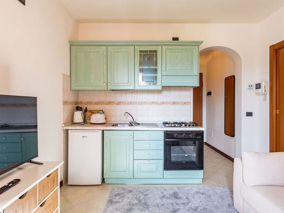 Cabinetry, Countertop, Furniture, Property, Sink, Drawer, Building, Interior Design, Kitchen Stove, Wood