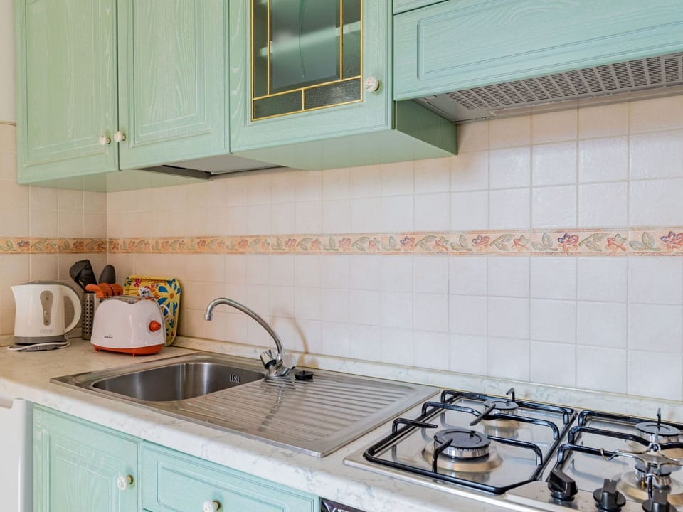 Kitchen Sink, Cabinetry, Countertop, Property, Sink, Tap, Plumbing Fixture, Kitchen Appliance, Kitchen, Kitchen Stove