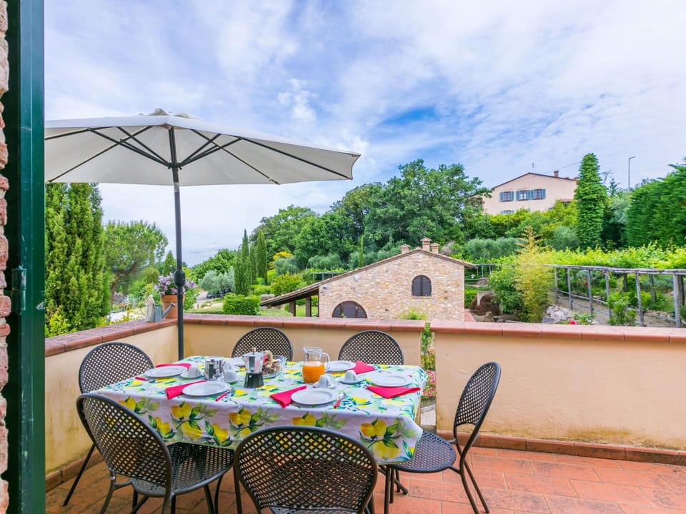 Cloud, Table, Sky, Furniture, Building, Property, Chair, Plant, Tree, Outdoor Furniture