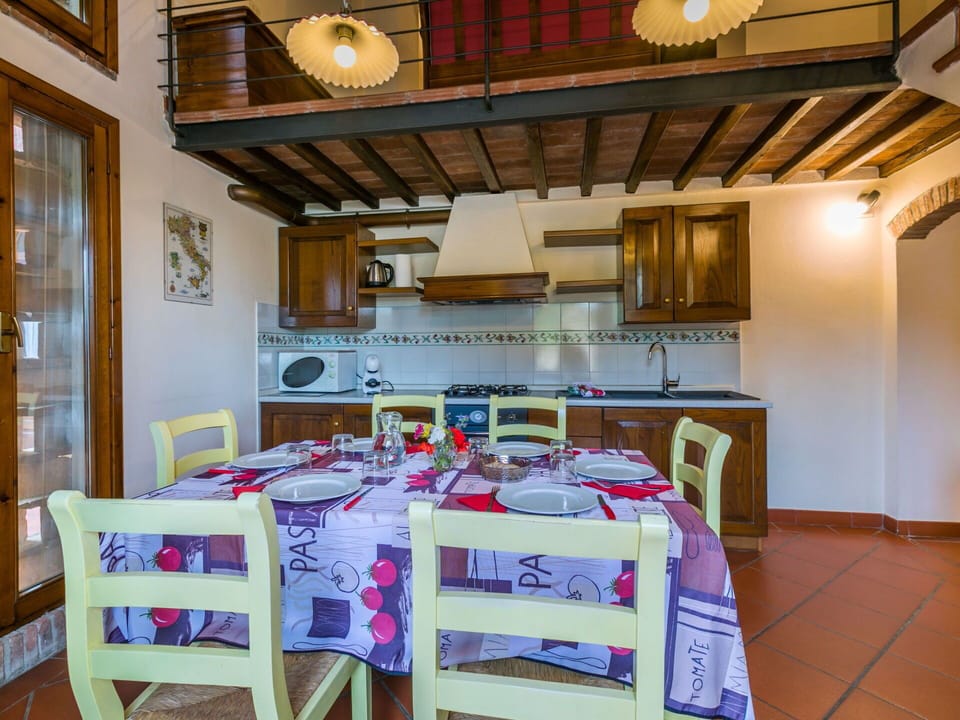 Wood, Lighting, Interior Design, Flooring, Floor, Hall, Building, Hardwood, Event, Ceiling