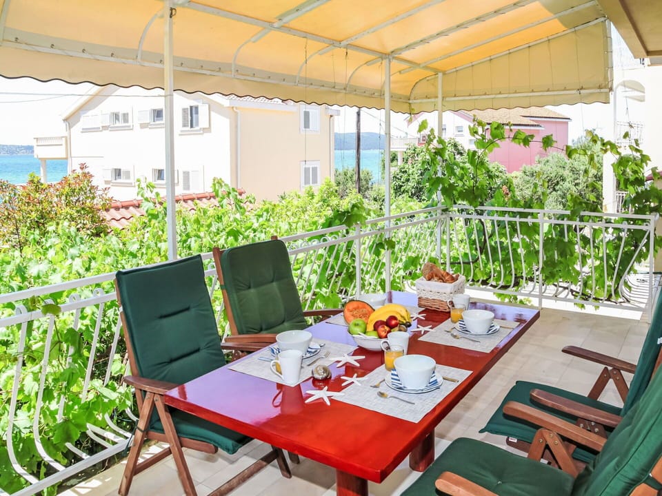 Cloud, Sky, Water, Daytime, Azure, Blue, Tree, Vegetation, Coastal And Oceanic Landforms, Mountain