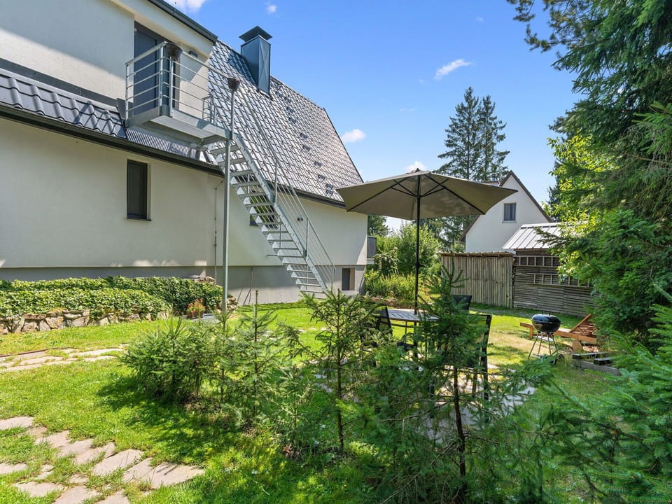 Residential Area, House, Roof, Home, Urban Design, Cottage, Garden, Lawn, Shade, Estate
