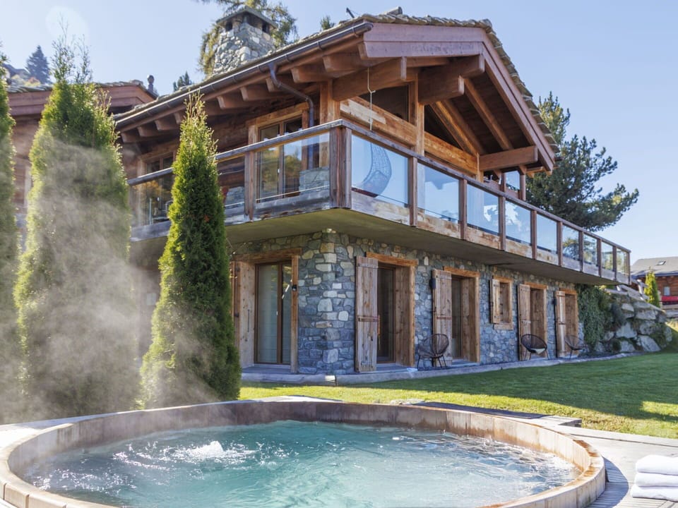 Home, Swimming Pool, Resort, Cottage, Estate, Eco Hotel, Villa, Landscaping, Farmhouse, Larch