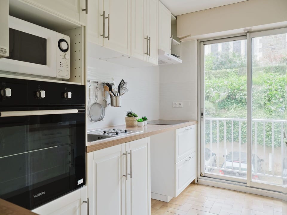 Cabinetry, Property, Building, Countertop, Kitchen Appliance, Interior Design, Kitchen Stove, Drawer, Kitchen, Home Appliance
