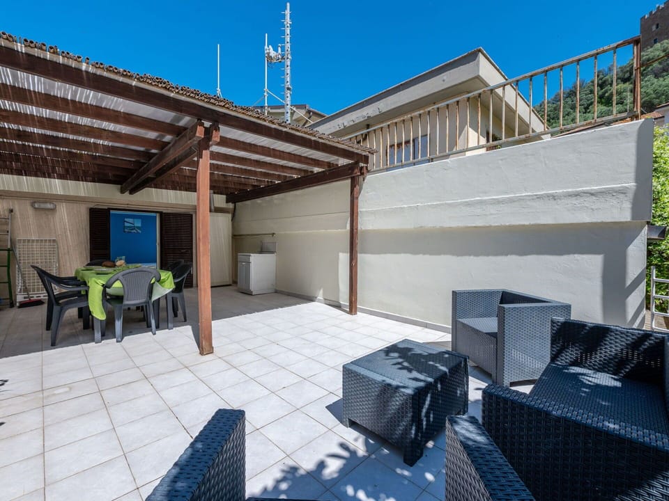 Sky, Building, Shade, Road Surface, Wood, Urban Design, Residential Area, Asphalt, Roof, Real Estate