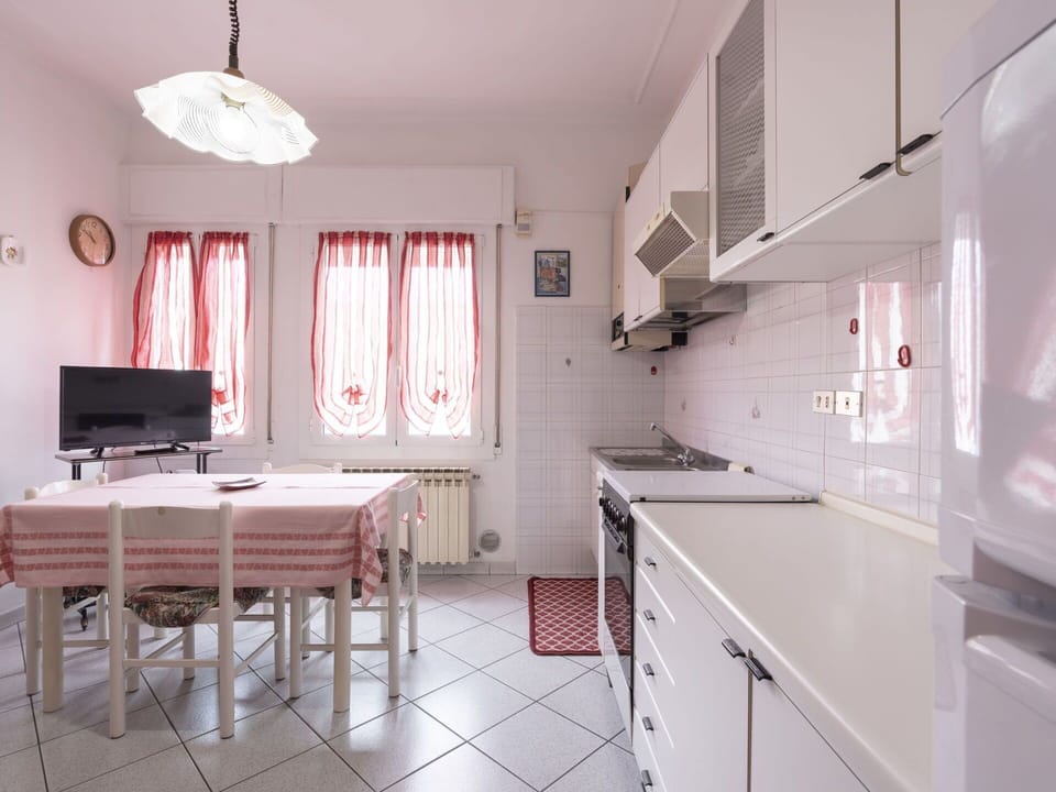 Furniture, Property, Cabinetry, Window, Table, Countertop, Interior Design, Lighting, Kitchen