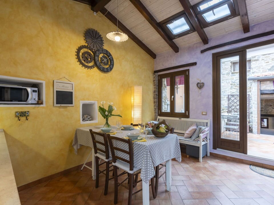 Picture Frame, Furniture, Property, Window, Table, Wood, Interior Design, Houseplant, Floor, Flooring