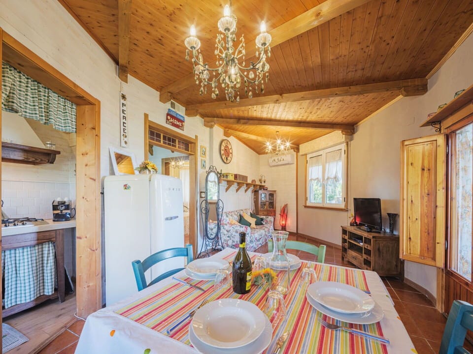 Table, Property, Picture Frame, Azure, Interior Design, Decoration, Floor, Wood, Real Estate, Chair