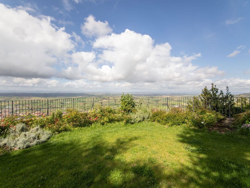Sky, Cloud, Plant, Plant Community, Ecoregion, Natural Landscape, Land Lot, Highland, Cumulus, Grass