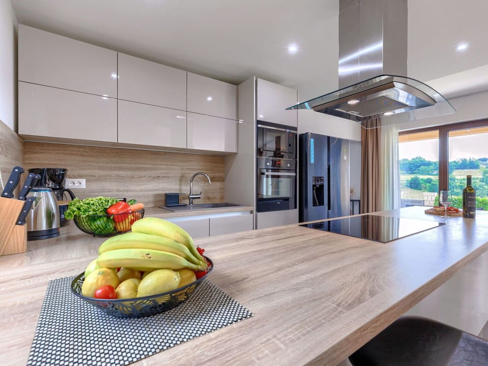 Table, Food, Property, Banana, Cabinetry, Building, Plant, Countertop, Wood
