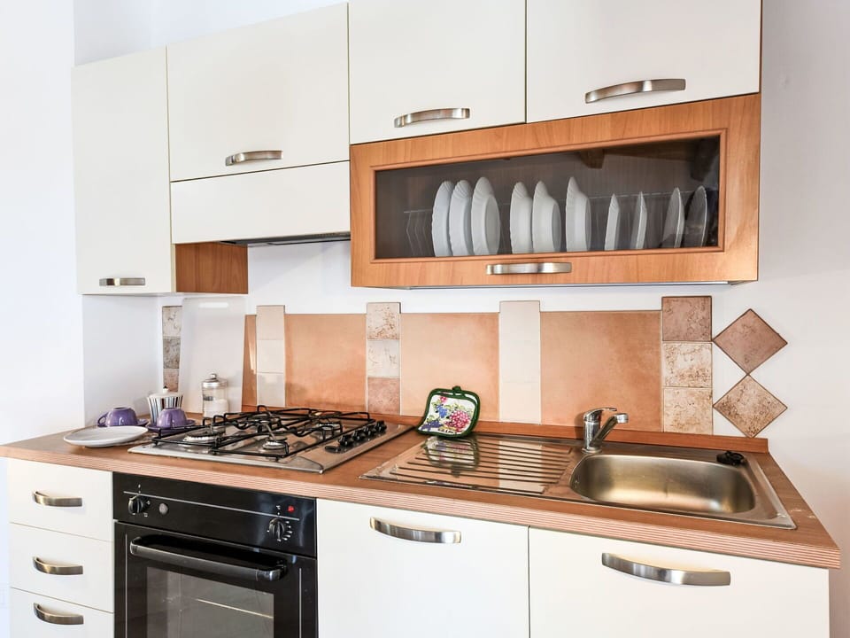 Countertop, Cabinetry, Property, Kitchen Sink, Kitchen Appliance, Kitchen Stove, Kitchen, Gas Stove, Home Appliance, Cooktop