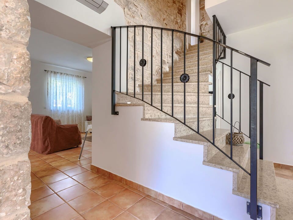 Wood, Stairs, Interior Design, Window, Flooring, Floor, Building, Wood Stain, Material Property