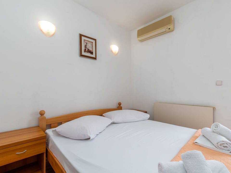 Property, Comfort, Interior Design, Wood, Building, Bed, Floor, Wall, Real Estate