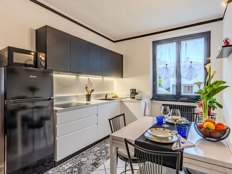 Countertop, Cabinetry, Furniture, Property, Kitchen, Table, Window, Sink, Kitchen Stove, Wood