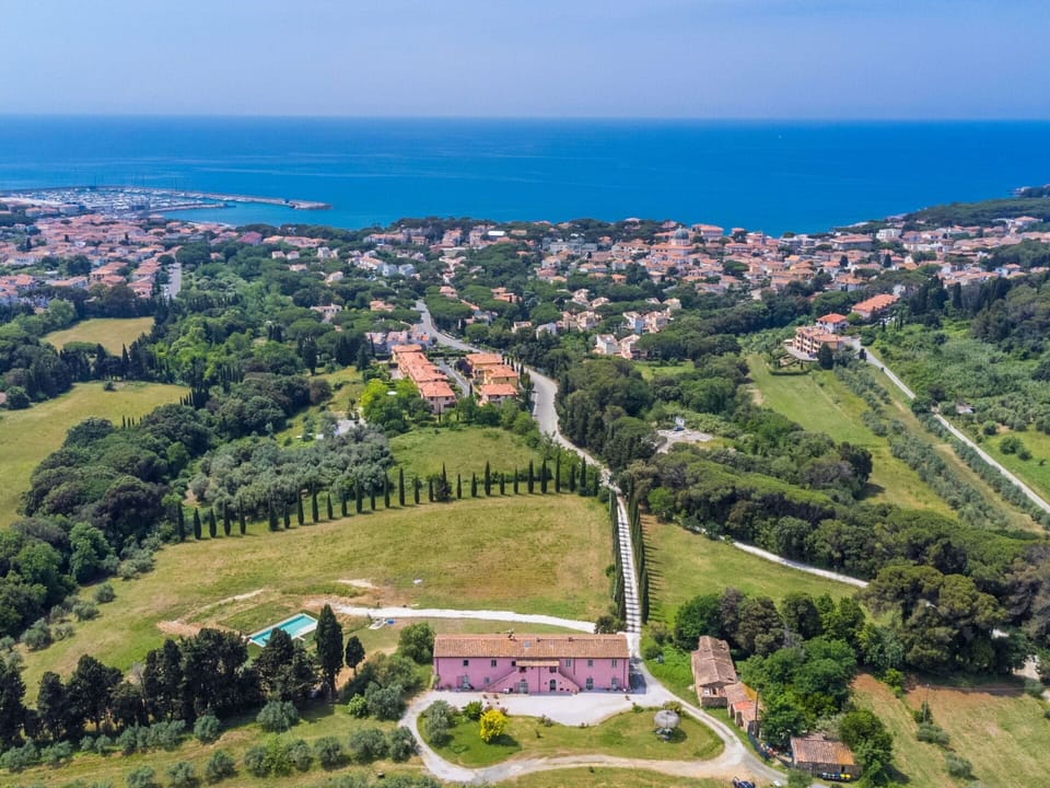 Blue, Mountainous Landforms, Water, Body Of Water, Water Resources, Mountain, Hill, Coast, Horizon, Coastal And Oceanic Landforms