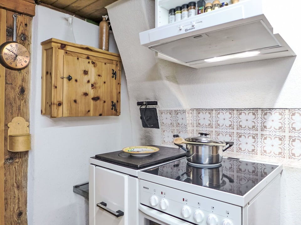 Cabinetry, Building, Kitchen Sink, Countertop, Gas Stove, White, Kitchen Stove, Cooktop, Kitchen Appliance, Interior Design