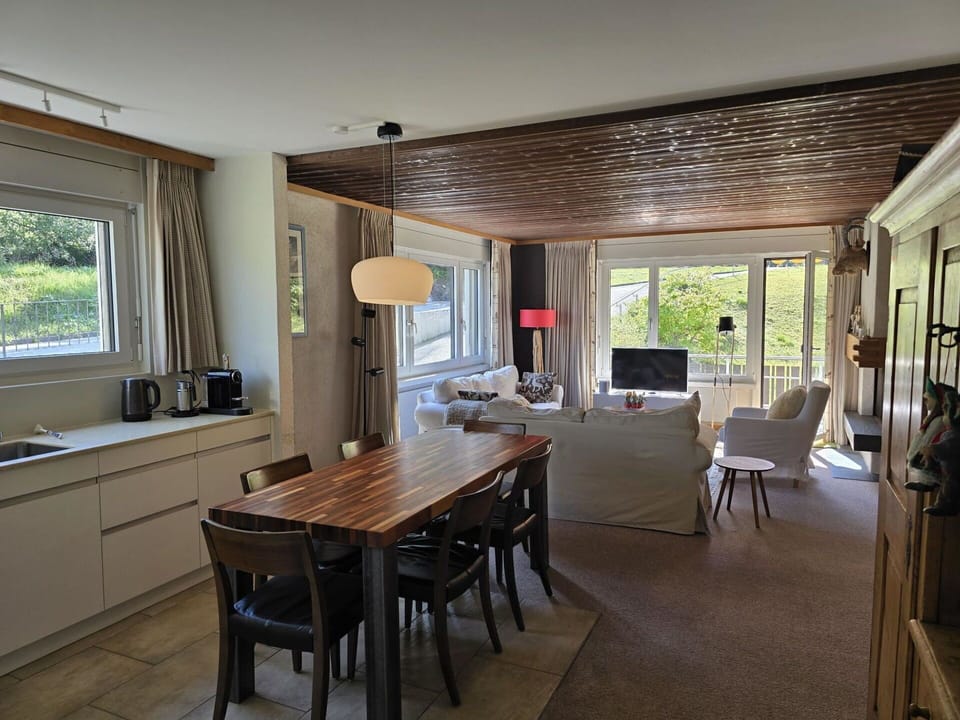 Table, Furniture, Property, Chair, Cabinetry, Window, Wood, Interior Design, Window Blind, Building