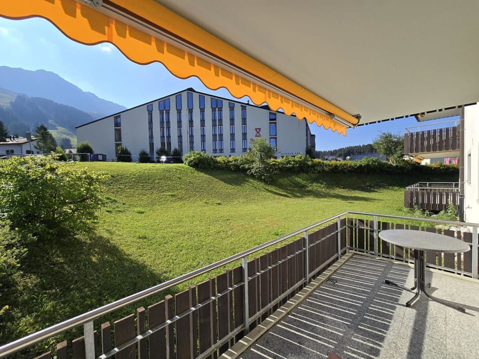 Sky, Plant, Daytime, Property, Shade, Lighting, Architecture, Grass, Urban Design, Sunlight