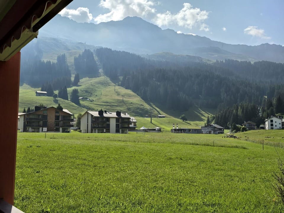 Cloud, Sky, Mountain, Ecoregion, Plant, Nature, Natural Landscape, Land Lot, Highland, Biome