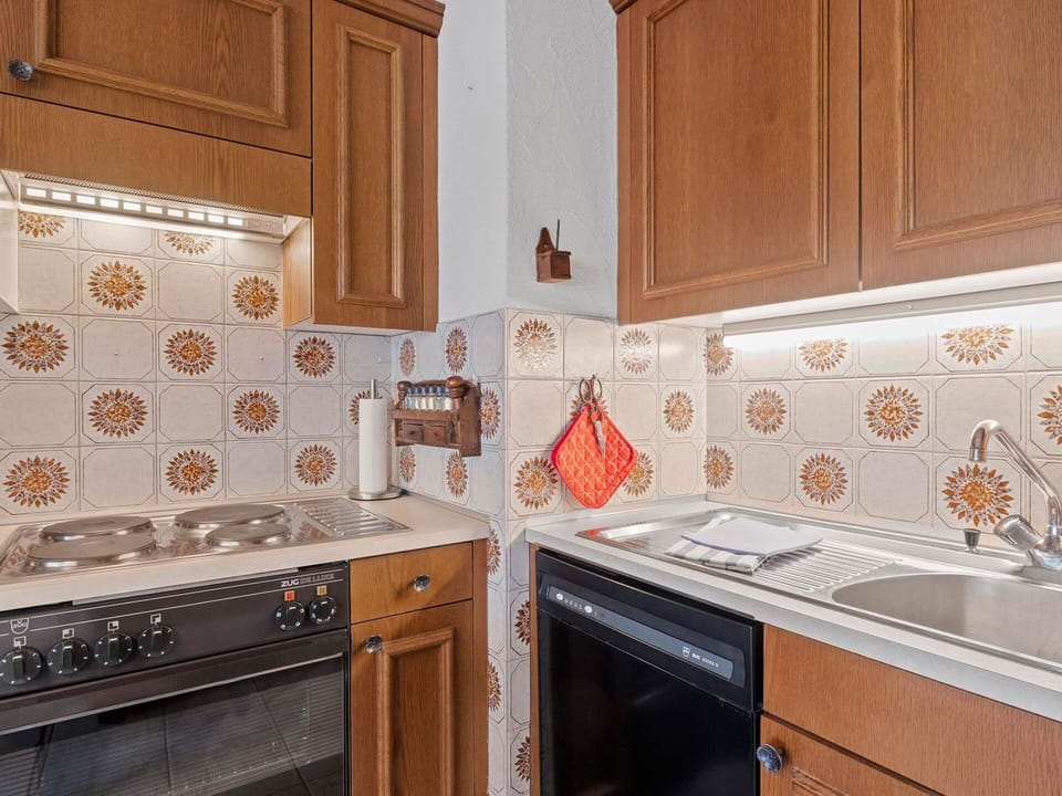 Brown, Cabinetry, Property, Countertop, Kitchen Sink, White, Kitchen, Sink, Wood, Kitchen Stove