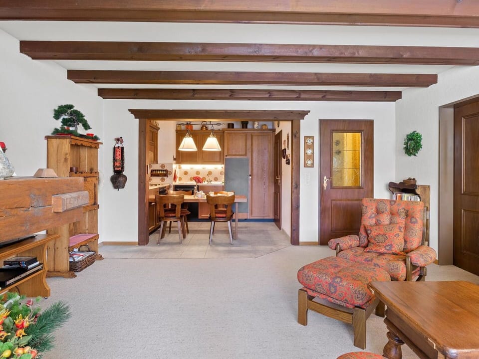 Table, Furniture, Wood, Building, Interior Design, Plant, Floor, Flooring, Living Room, Door