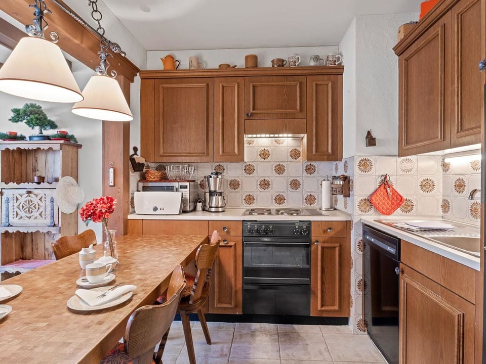 Cabinetry, Furniture, Property, Countertop, White, Table, Wood, Kitchen, Drawer, Building