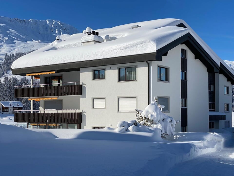Snow, Sky, Daytime, Property, Window, Building, Architecture, House, Slope, Real Estate