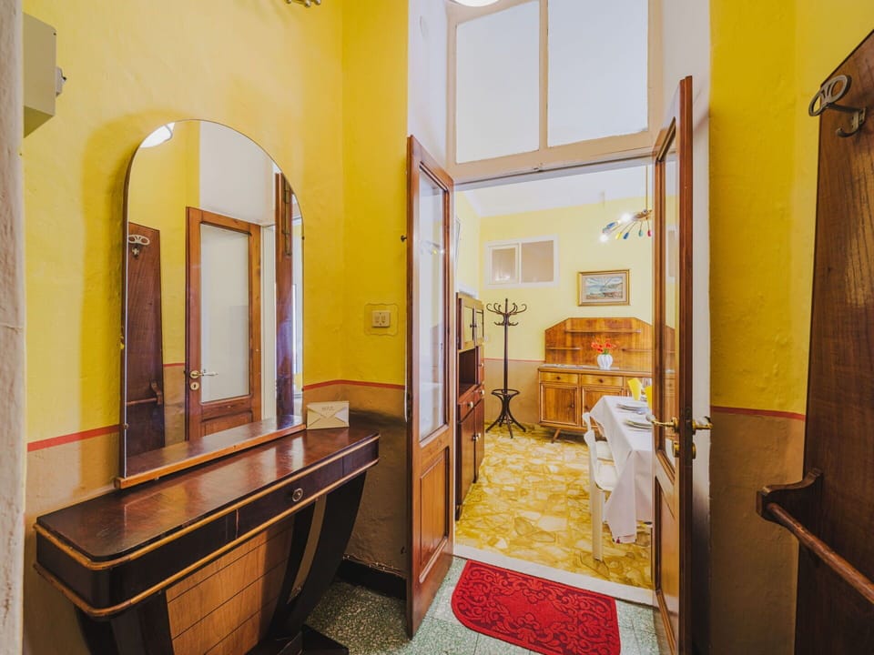 Mirror, Property, Building, Interior Design, Yellow, Tap, Floor, Wood, House, Flooring