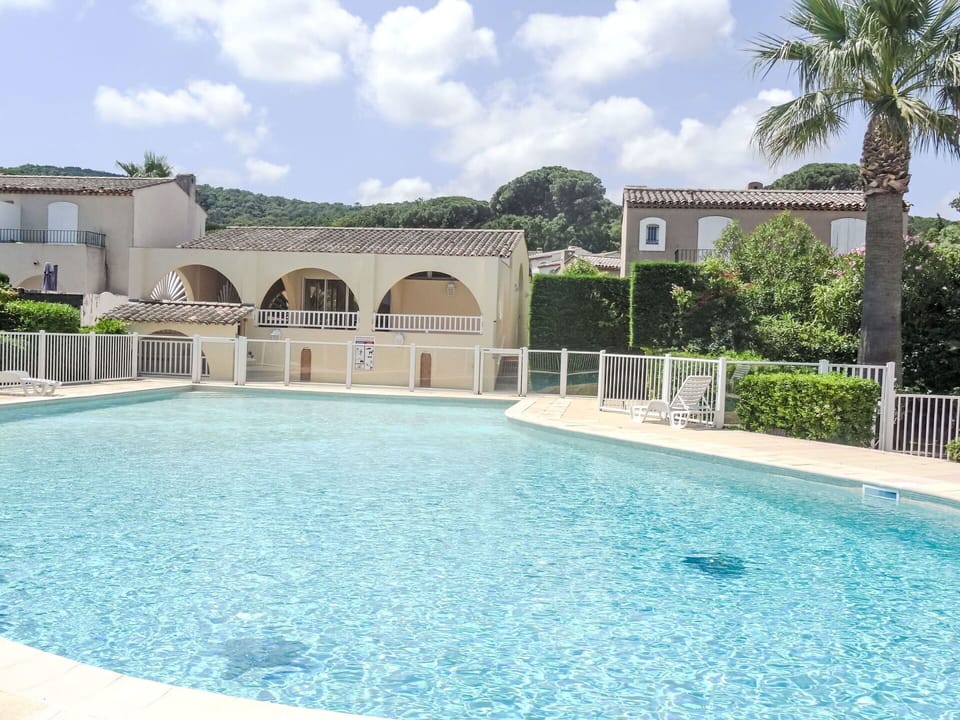 Water, Cloud, Sky, Property, Plant, Swimming Pool, Azure, Building, Tree, Composite Material