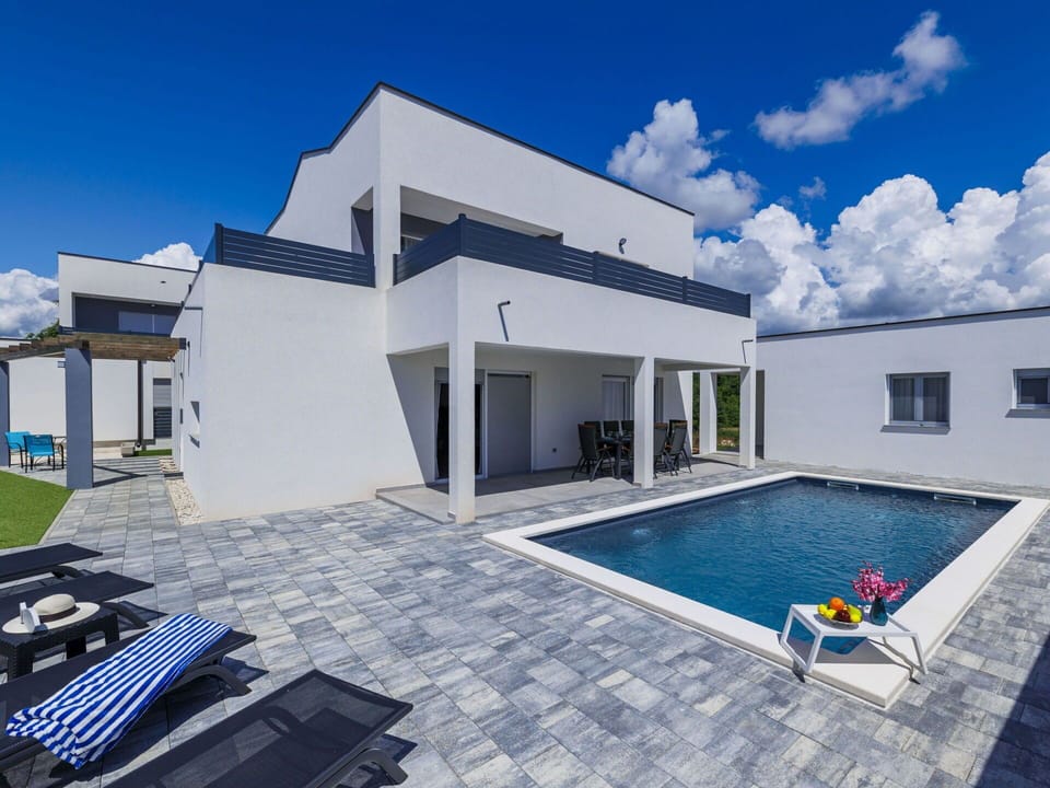 Sky, Cloud, Building, Property, Blue, Azure, House, Window, Swimming Pool, Shade