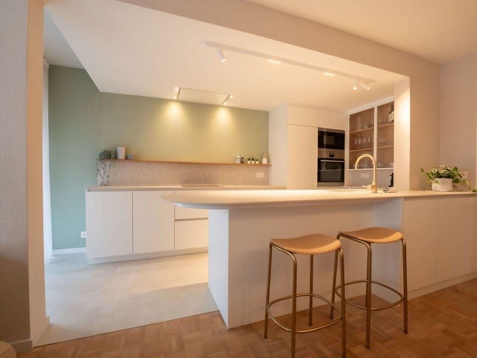 Furniture, Table, Countertop, Houseplant, Plant, Wood, Flooring, Beige, Floor, Sink