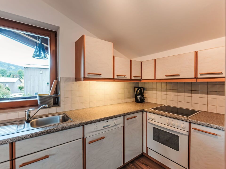 Cabinetry, Countertop, Kitchen Sink, Sink, Property, Tap, Kitchen, Kitchen Stove, Building, Wood