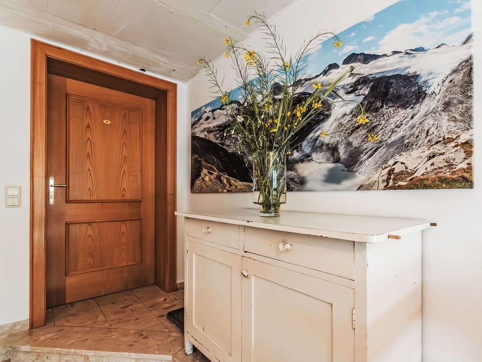 Flower, Cabinetry, Plant, Door, Wood, Interior Design, Paint, Rectangle, Wall, Wood Stain