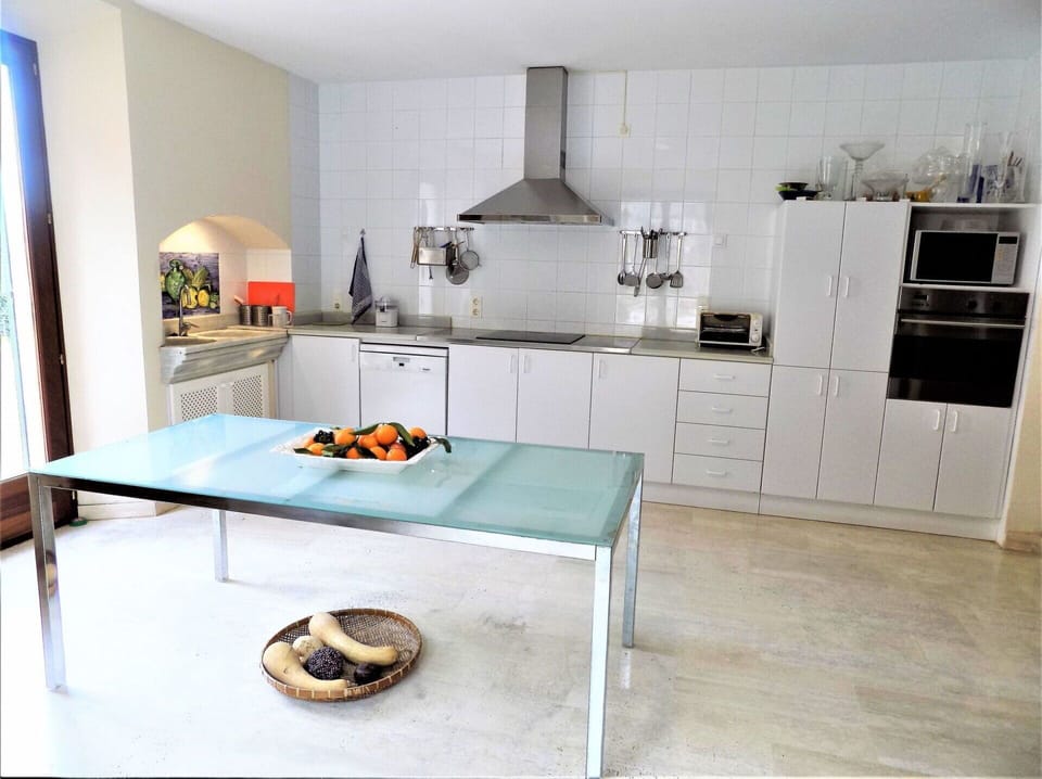 Property, Furniture, Cabinetry, Wood, Countertop, Kitchen Stove, Flooring, Kitchen, Floor, Kitchen Appliance