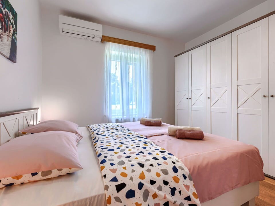 Property, Furniture, Building, Comfort, Azure, Window, Textile, Wood, Shade