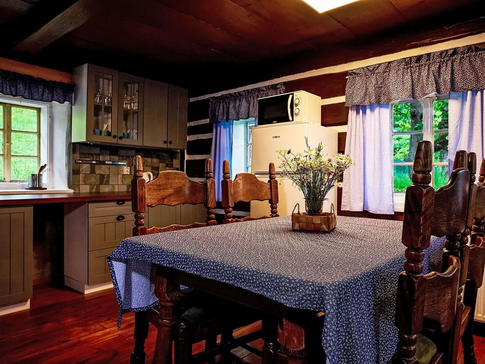 Table, Furniture, Property, Cabinetry, Window, Building, Chair, Interior Design, Wood, Lighting