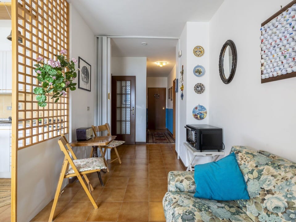 Picture Frame, Property, Building, Furniture, Plant, Table, Azure, Wood, House, Interior Design