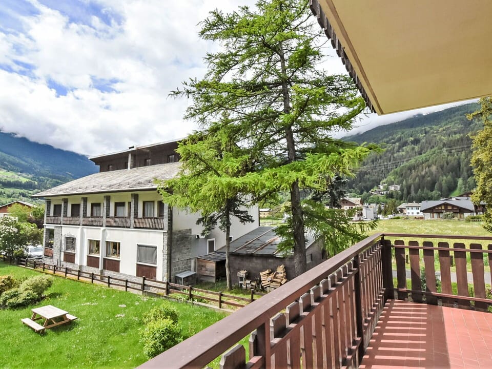 Plant, Sky, Property, Building, Cloud, Tree, Wood, Leisure, Eco Hotel, Shade